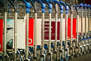 杜塞爾多夫機(jī)場廣告 為您的旅行工具注入金屬質(zhì)感